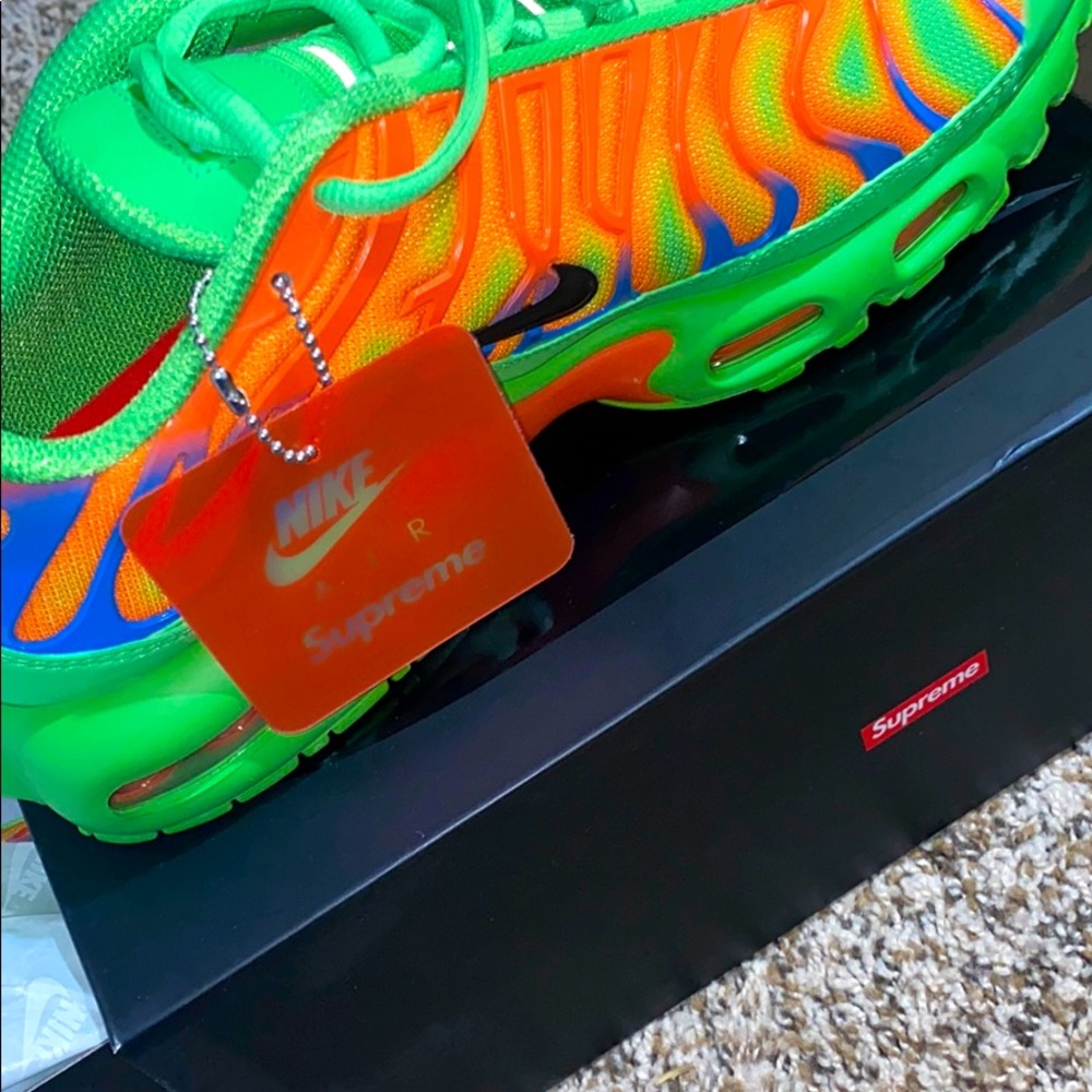 Supreme air max plus